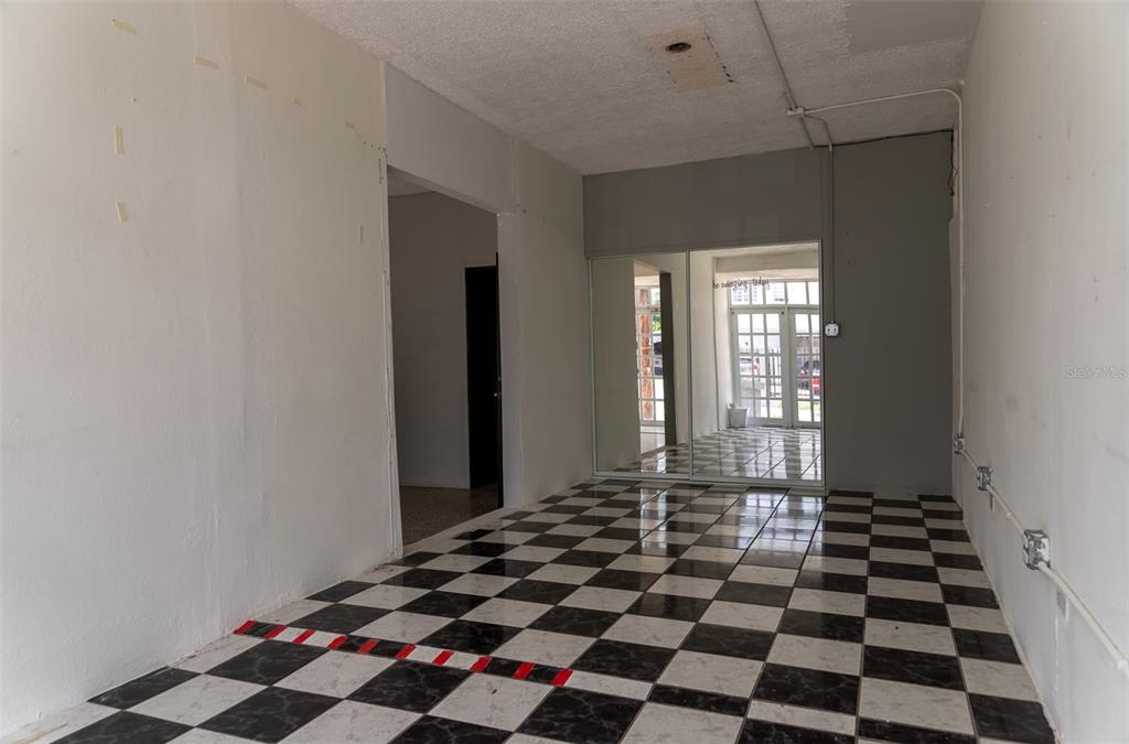 124 1 URB VILLA ESPERANZA