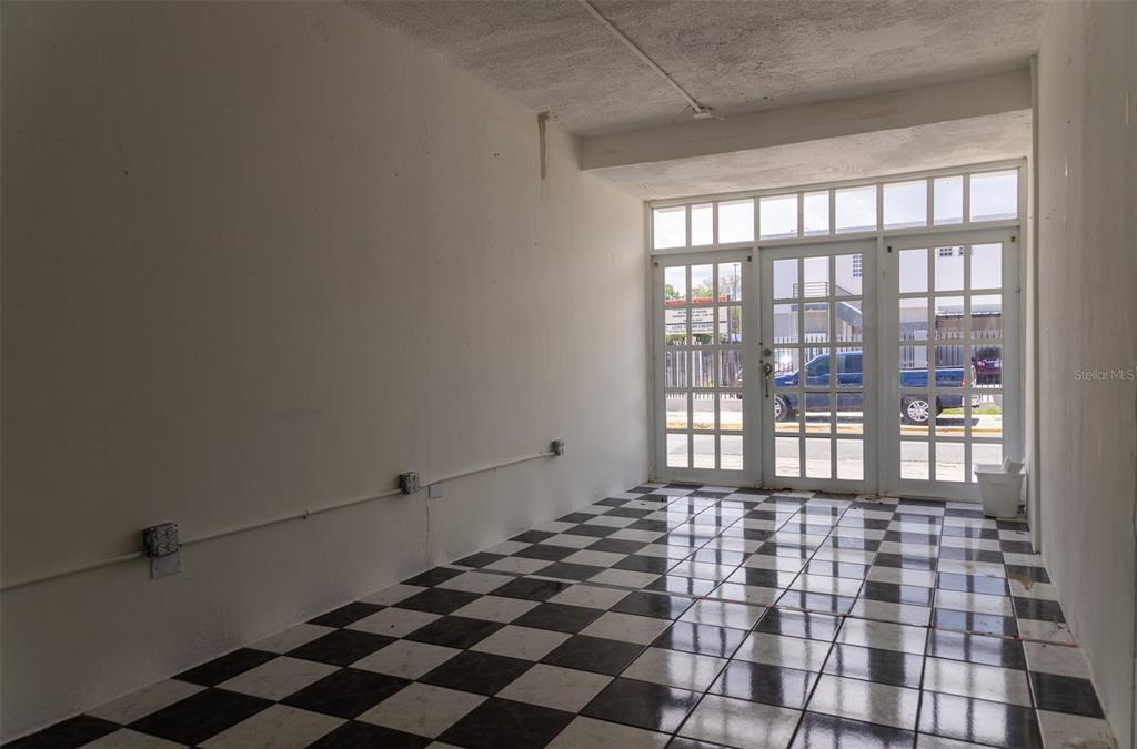 124 1 URB VILLA ESPERANZA