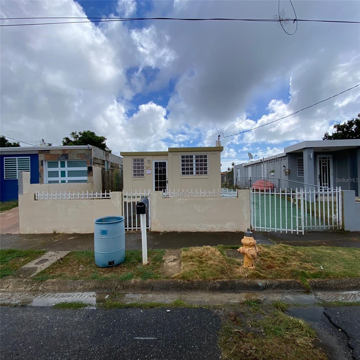 URB VALLES DE GUAYAMA