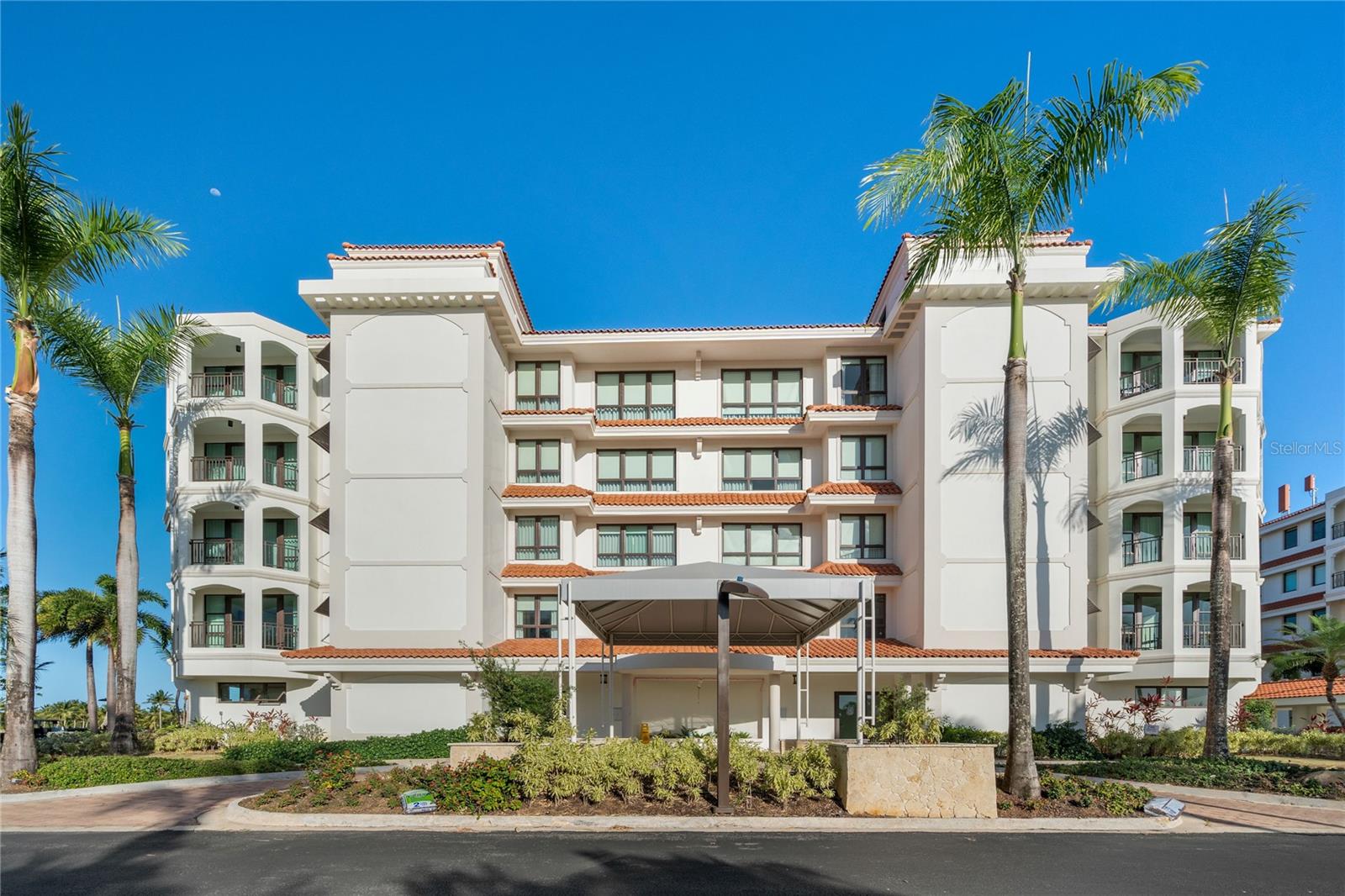 country-club-residences-at-grand-reserve
