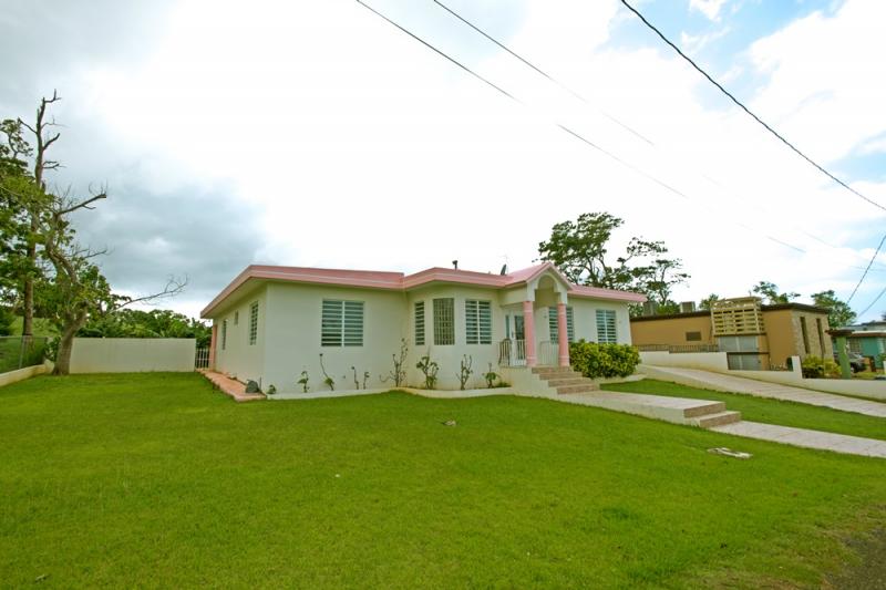 VILLA GRAJALES, CASA EN AGUADILLA, PUERTO RICO