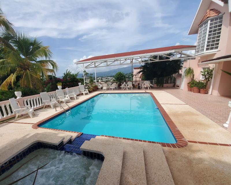 ALTURAS DE TEJAS, CASA EN LAS PIEDRAS, PUERTO RICO