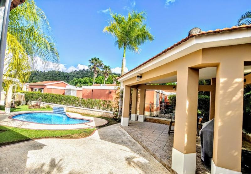 SABANERA DEL RIO, CASA EN GURABO, PUERTO RICO