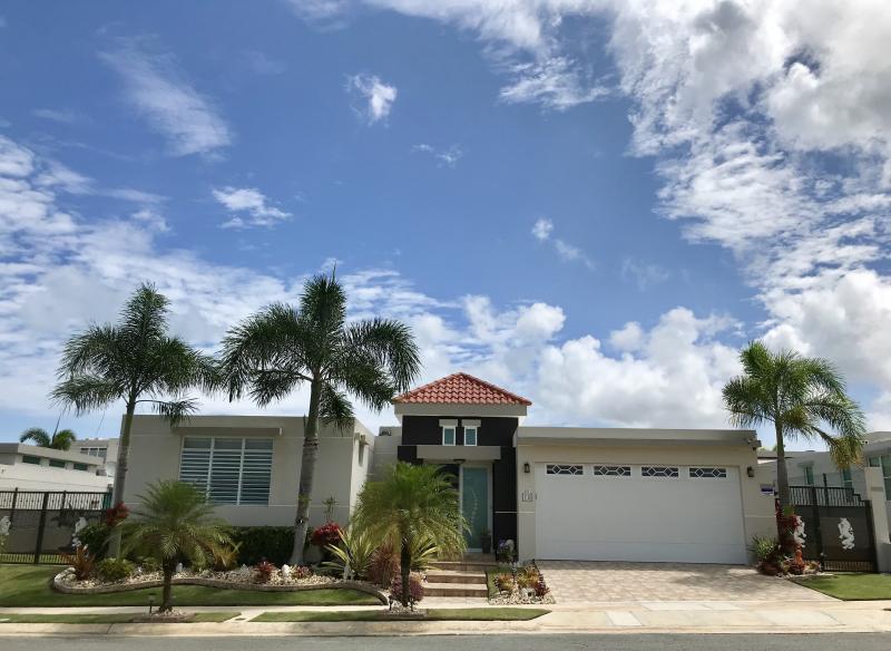 PAISAJES DEL RIO, CASA EN LUQUILLO, PUERTO RICO