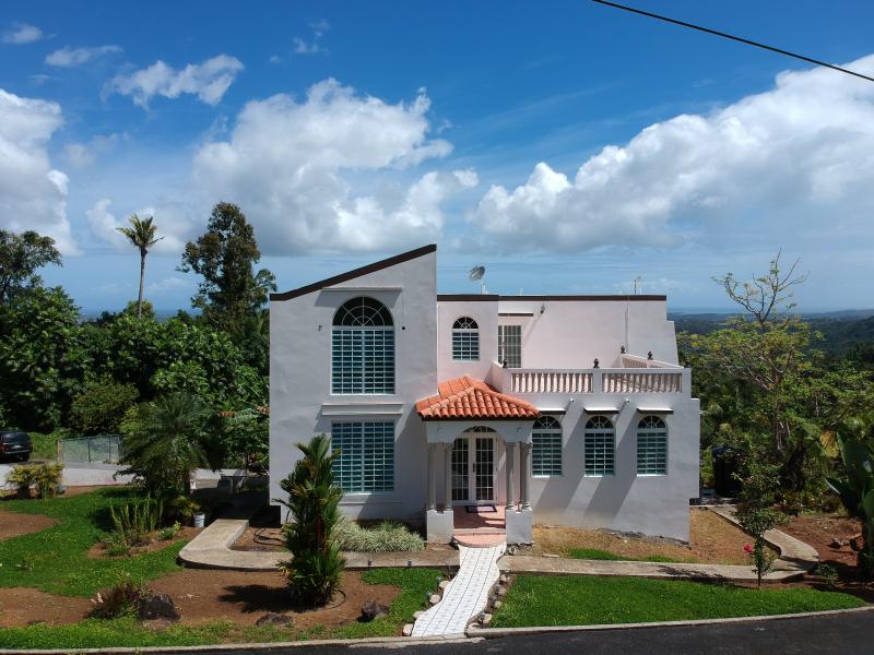 BO. GUZMAN ABAJO, CASA EN RIO GRANDE, PUERTO RICO