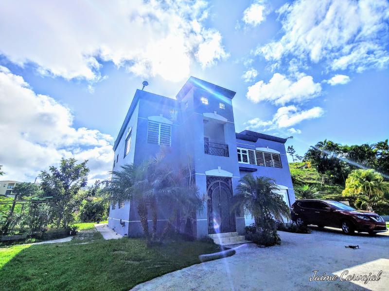 COLINAS DE MONTICELLO, CASA EN CIDRA, PUERTO RICO