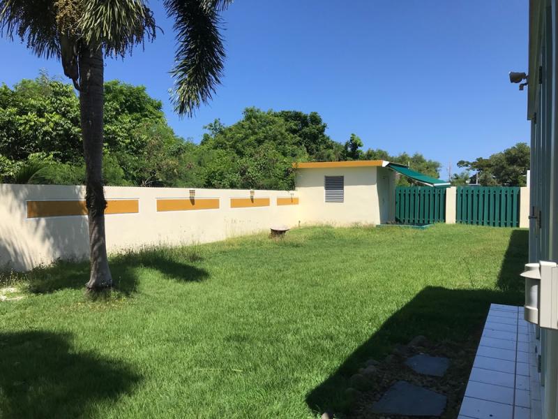 LOS ALMENDROS, CASA EN VEGA BAJA, PUERTO RICO