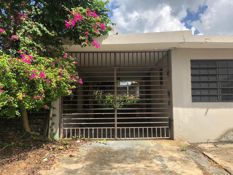 FLAMINGO, CASA EN BAYAMON, PUERTO RICO